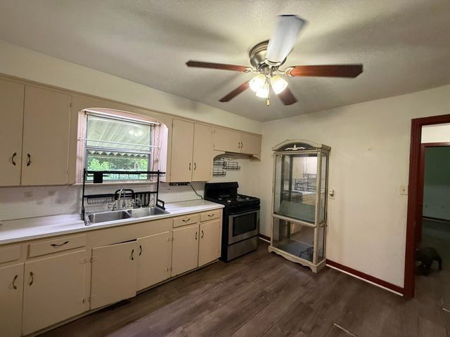 405 CAPITOL, Gilmer, TX 75644