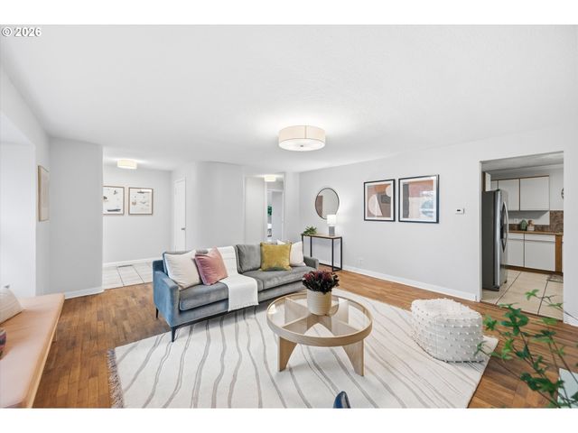 14012 Se RIVER Rd, Milwaukie, OR 97267