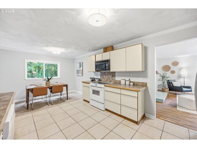 14012 Se RIVER Rd, Milwaukie, OR 97267