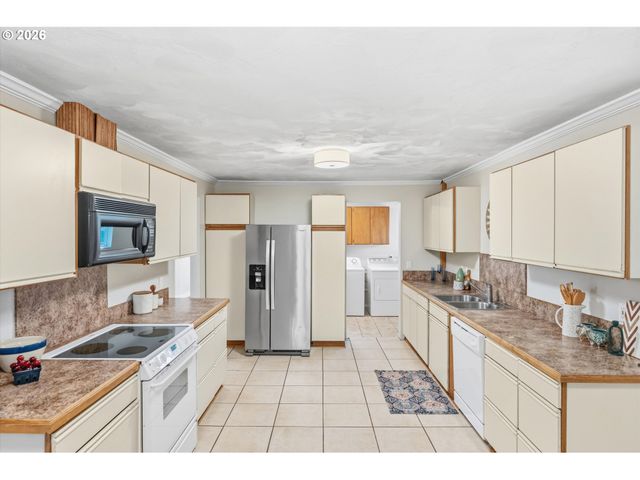 14012 Se RIVER Rd, Milwaukie, OR 97267