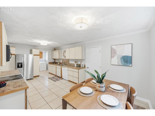 14012 Se RIVER Rd, Milwaukie, OR 97267