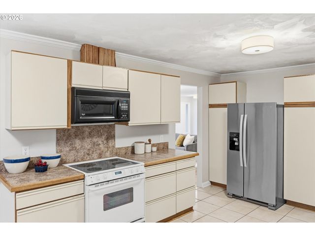 14012 Se RIVER Rd, Milwaukie, OR 97267