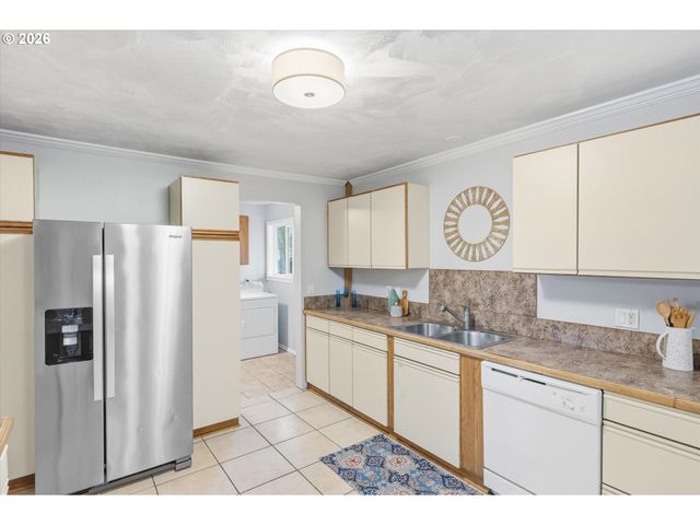 14012 Se RIVER Rd, Milwaukie, OR 97267