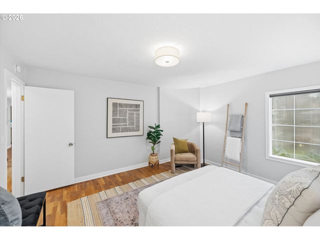 14012 Se RIVER Rd, Milwaukie, OR 97267