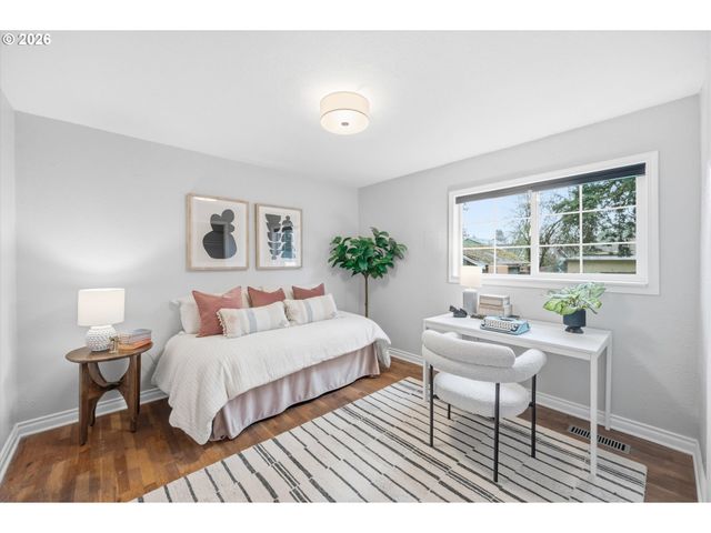 14012 Se RIVER Rd, Milwaukie, OR 97267