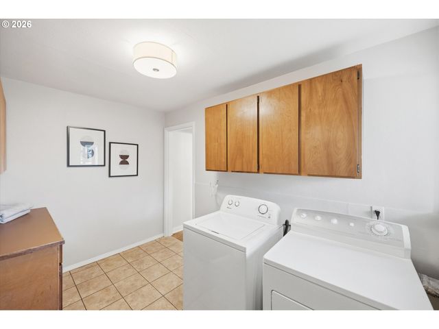 14012 Se RIVER Rd, Milwaukie, OR 97267