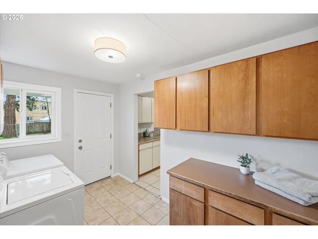 14012 Se RIVER Rd, Milwaukie, OR 97267