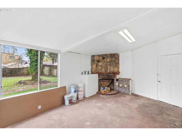 14012 Se RIVER Rd, Milwaukie, OR 97267