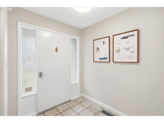 14012 Se RIVER Rd, Milwaukie, OR 97267