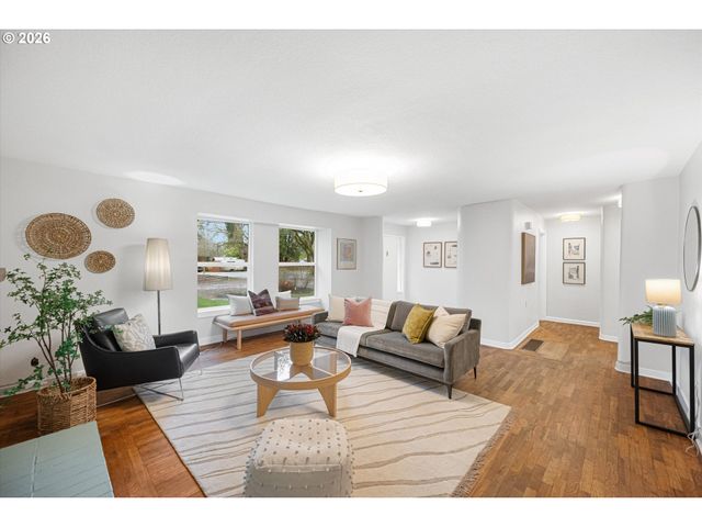 14012 Se RIVER Rd, Milwaukie, OR 97267