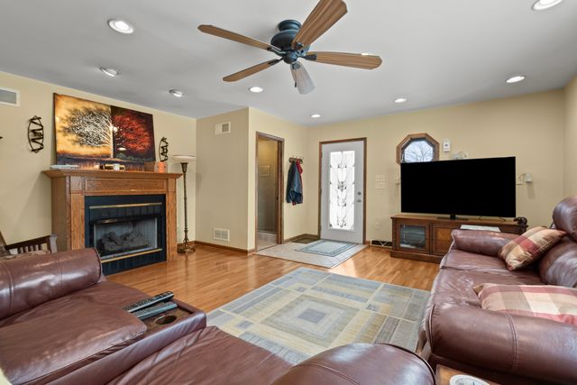 26033 W Catfish Drive, Wilmington, IL 60481