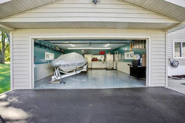 26033 W Catfish Drive, Wilmington, IL 60481