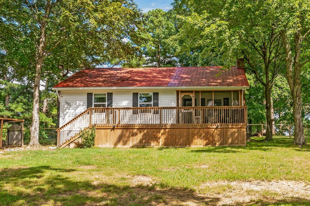 1602 Pleasant Grove Rd, Westmoreland, TN 37186