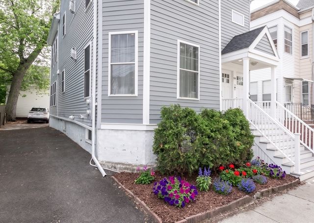84 Flint St 1, Somerville, MA 02145
