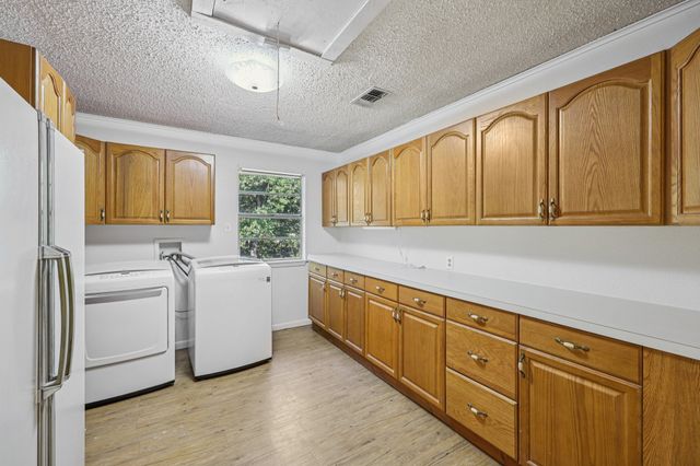 1923 Wilson Bend Road, Millsap, TX 76066