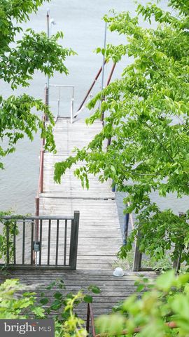 34 RIVERVIEW AVE, Paulsboro, NJ 08066