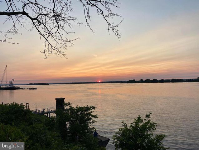 34 RIVERVIEW AVE, Paulsboro, NJ 08066