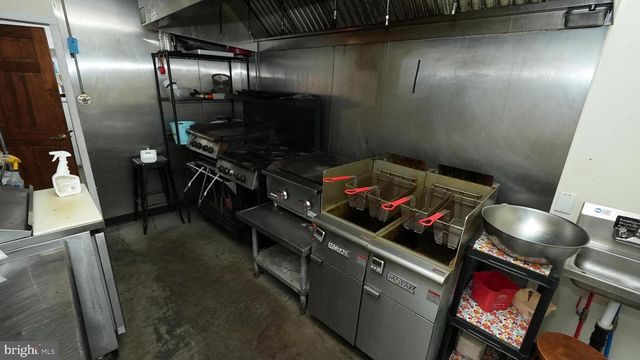 34 RIVERVIEW AVE, Paulsboro, NJ 08066