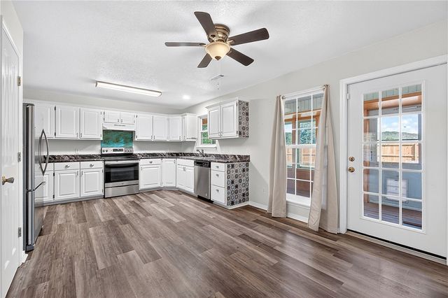 2724 Jessica Place, Fayetteville, AR 72701