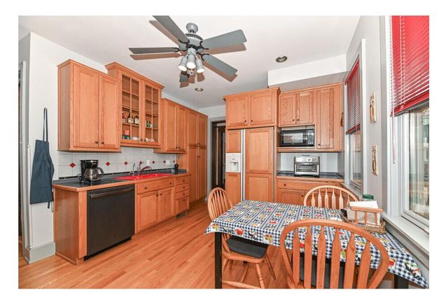 2834 Hackett AVENUE, Milwaukee, WI 53211