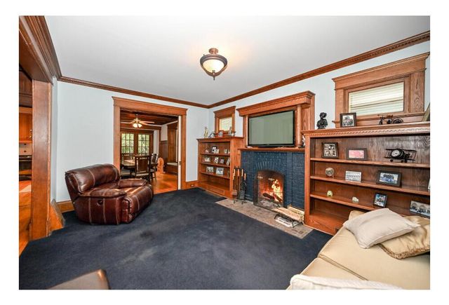 2834 Hackett AVENUE, Milwaukee, WI 53211