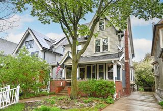 2834 Hackett AVENUE, Milwaukee, WI 53211
