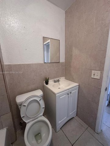 2837 NW 9th Court 1, Fort Lauderdale, FL 33311
