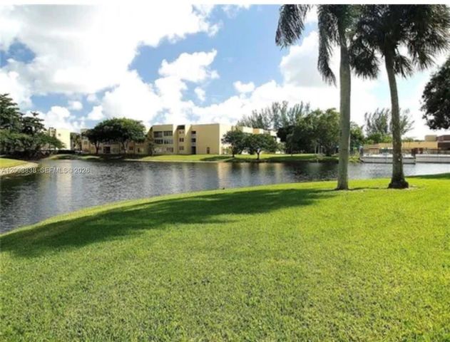 5860 NW 64th Ave 106, Tamarac, FL 33319