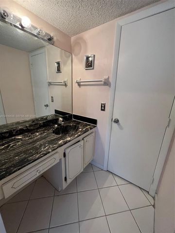 5860 NW 64th Ave 106, Tamarac, FL 33319