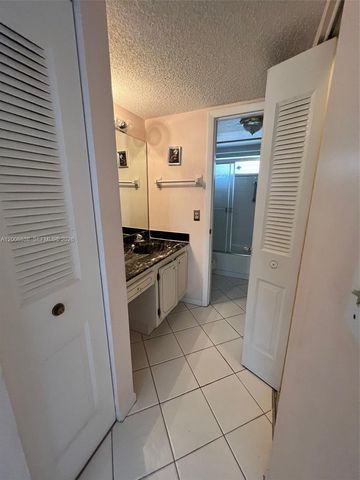 5860 NW 64th Ave 106, Tamarac, FL 33319