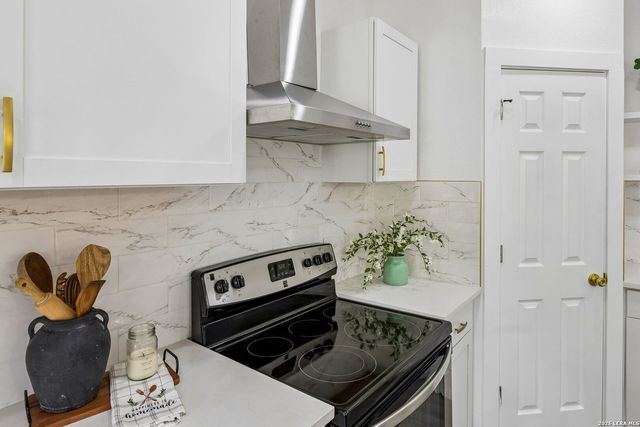 1722 W Ridgewood Ct., San Antonio, TX 78201