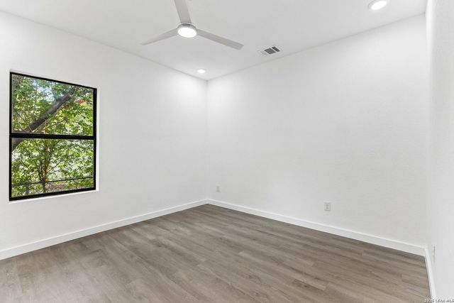 1722 W Ridgewood Ct., San Antonio, TX 78201