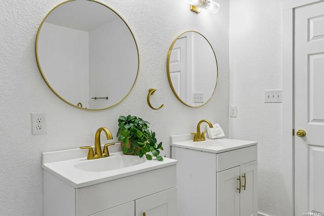 1722 W Ridgewood Ct., San Antonio, TX 78201