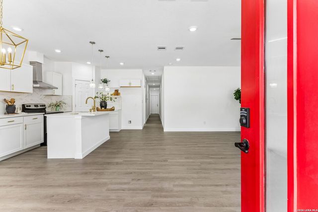 1722 W Ridgewood Ct., San Antonio, TX 78201