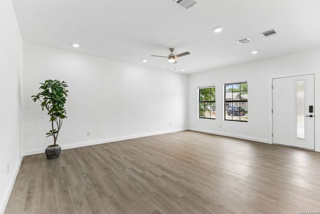 1722 W Ridgewood Ct., San Antonio, TX 78201