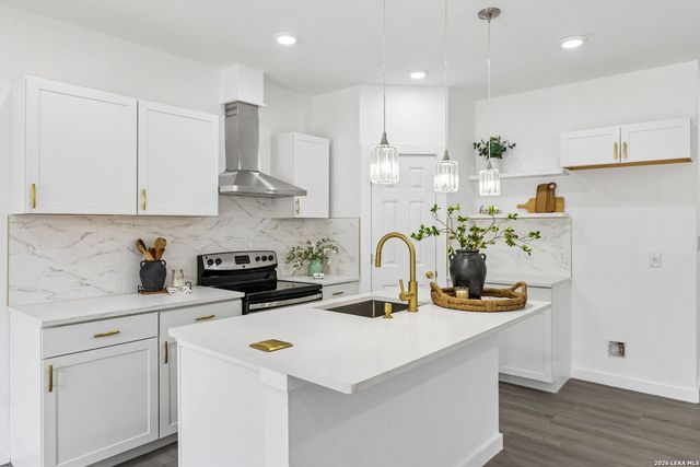 1722 W Ridgewood Ct., San Antonio, TX 78201