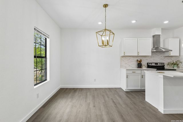 1722 W Ridgewood Ct., San Antonio, TX 78201