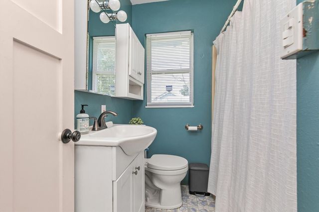 1229 Geil Avenue, Des Moines, IA 50315