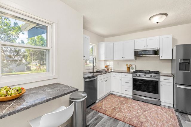 1229 Geil Avenue, Des Moines, IA 50315