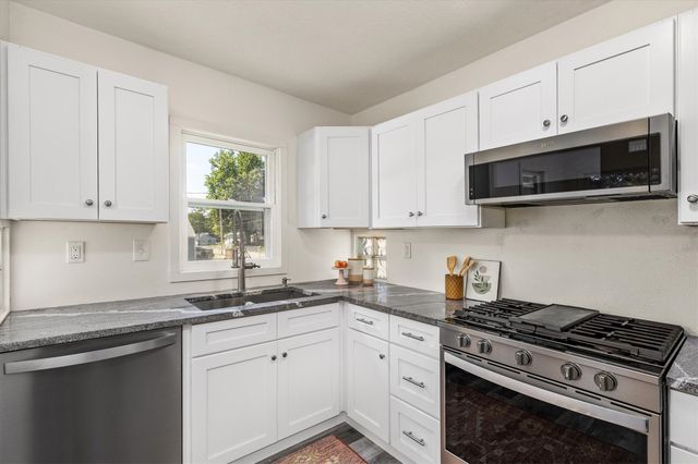 1229 Geil Avenue, Des Moines, IA 50315