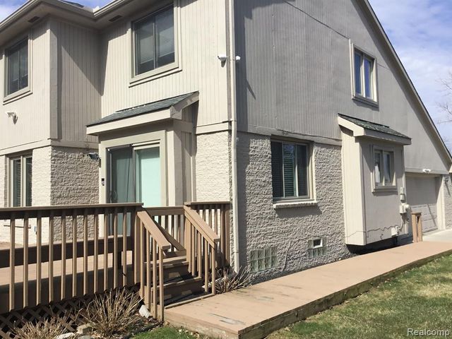 6463 Royal Pointe Drive, West Bloomfield, MI 48322