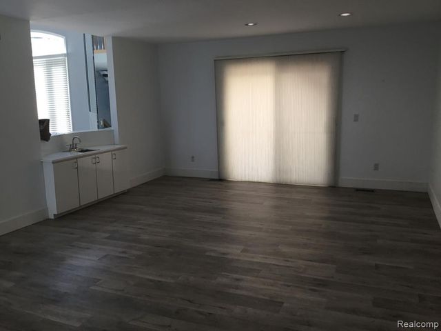 6463 Royal Pointe Drive, West Bloomfield, MI 48322