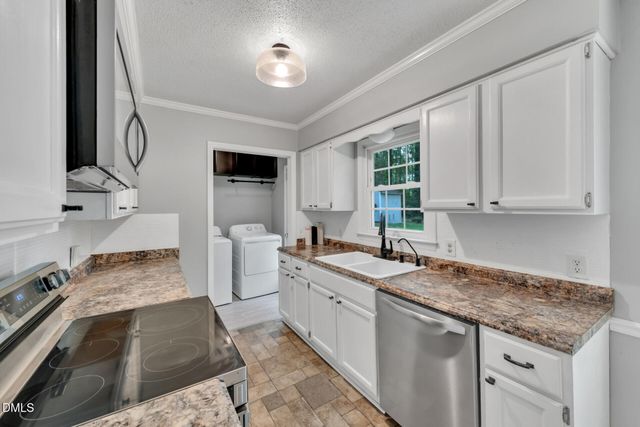 1011 Homestead Place, Zebulon, NC 27597