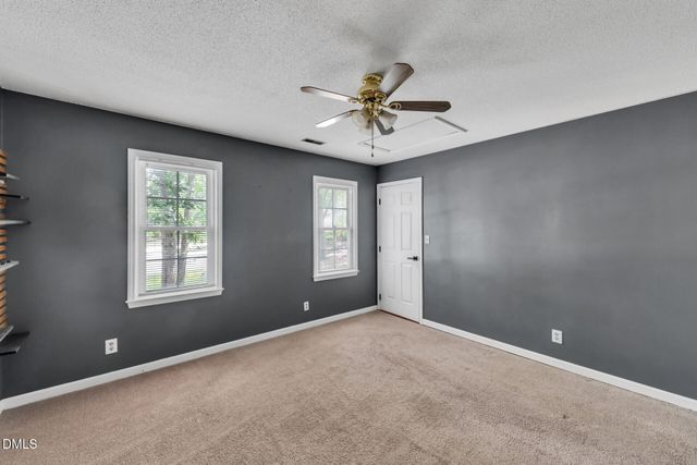 1011 Homestead Place, Zebulon, NC 27597