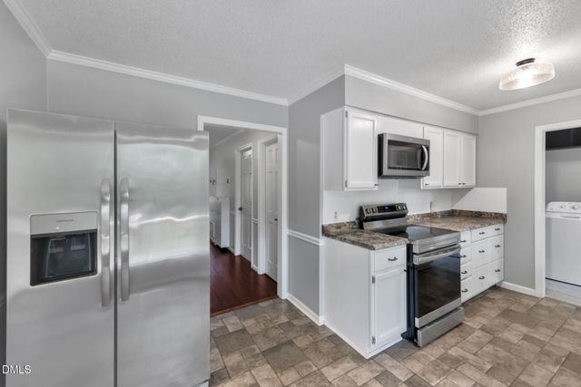 1011 Homestead Place, Zebulon, NC 27597