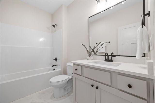 645 NW Rosemont Drive, Waukee, IA 50263