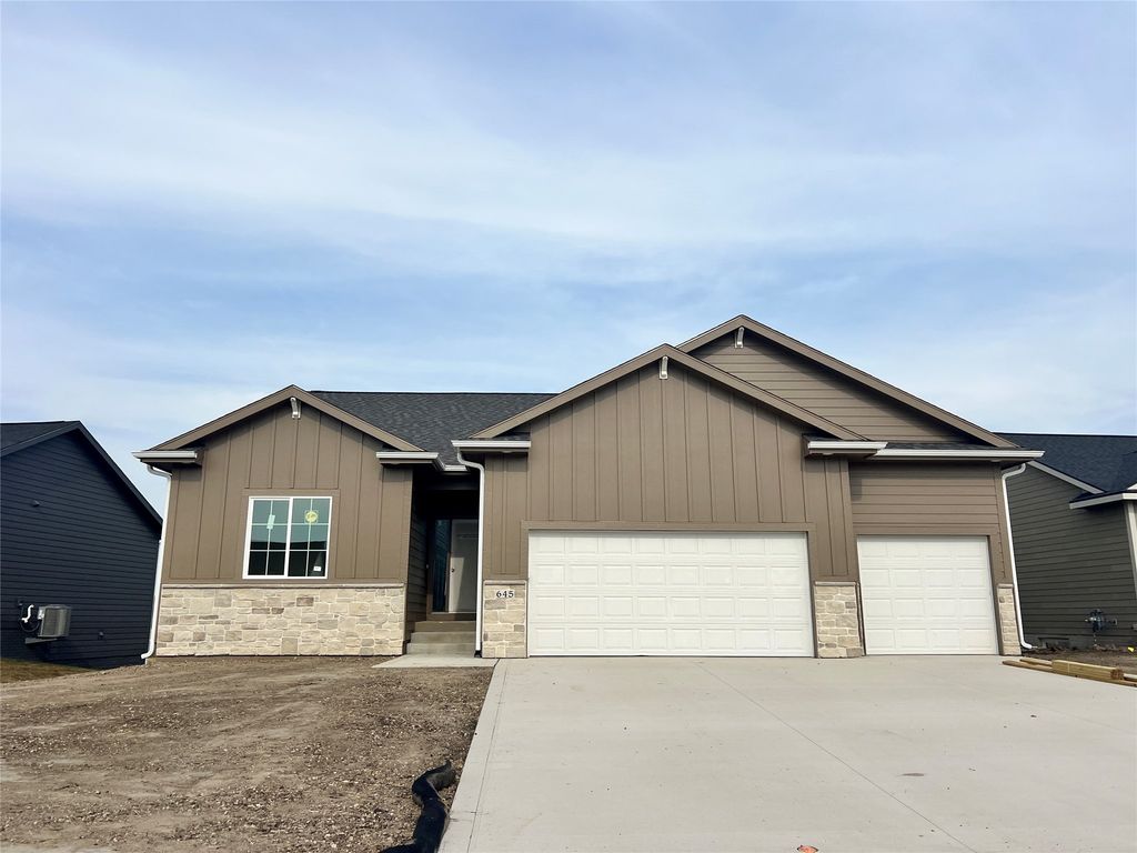 645 NW Rosemont Drive, Waukee, IA 50263