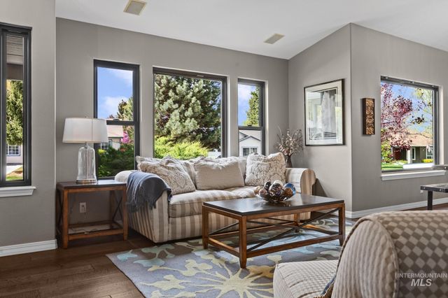 6324 S Peppertree Ave, Boise, ID 83716