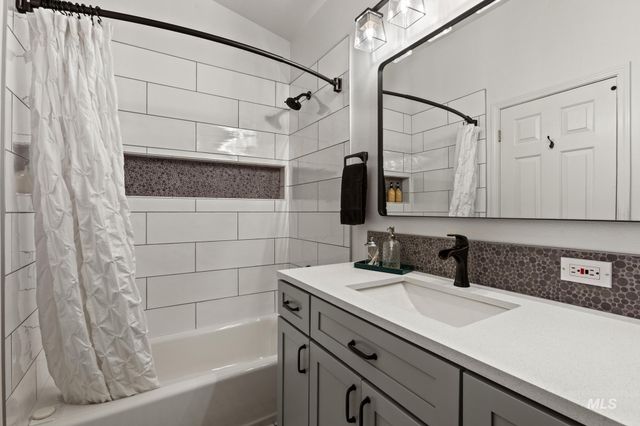 6324 S Peppertree Ave, Boise, ID 83716