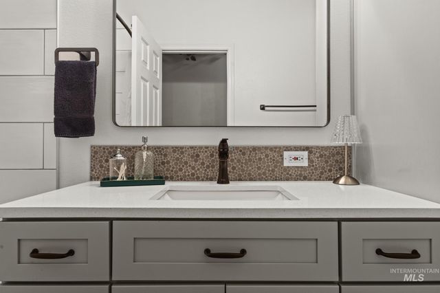 6324 S Peppertree Ave, Boise, ID 83716